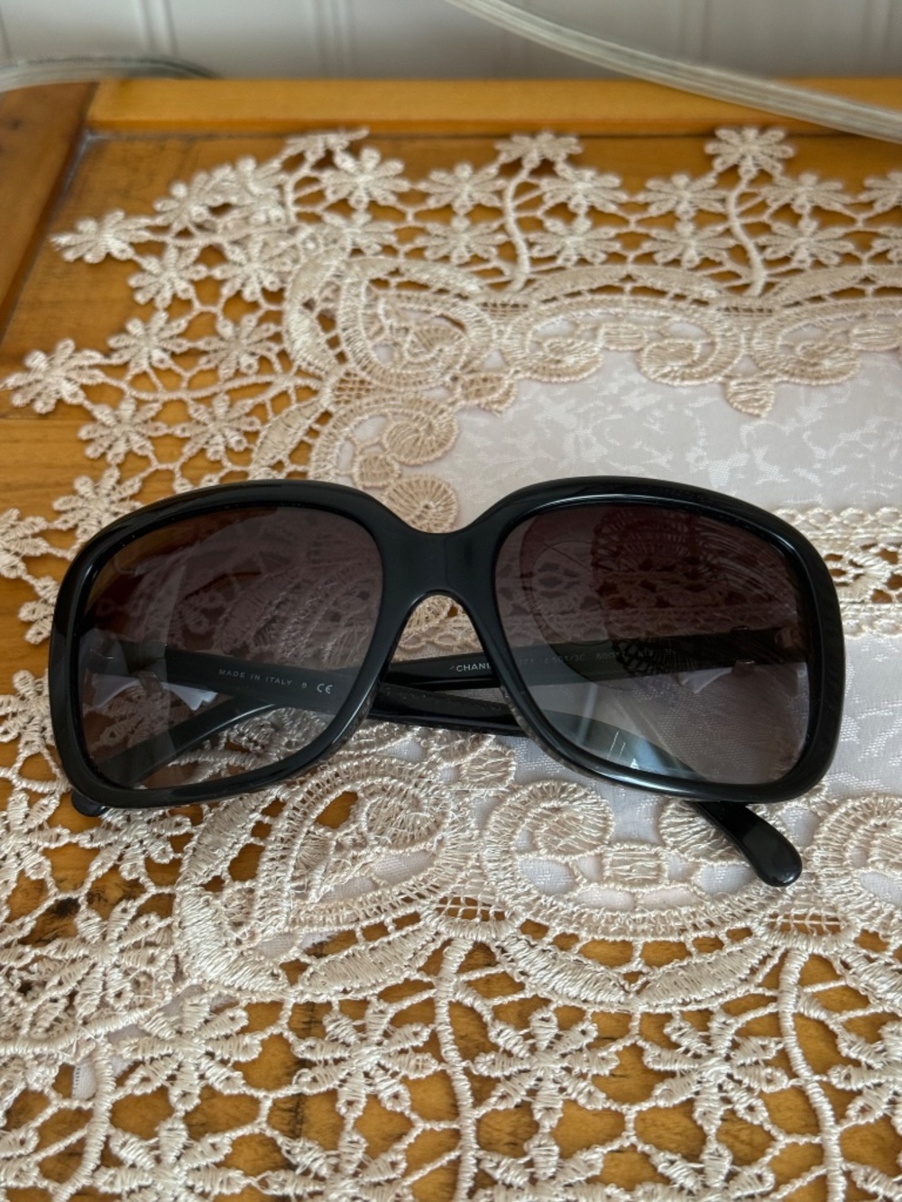 Chanel Bow Black and White Sunglasses - Picture 2 of 4